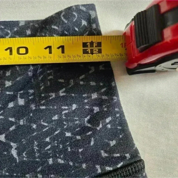 Lululemon True Self Crop II Samba Snake Battleship Blk  Leggings size 6 - Picture 5 of 8